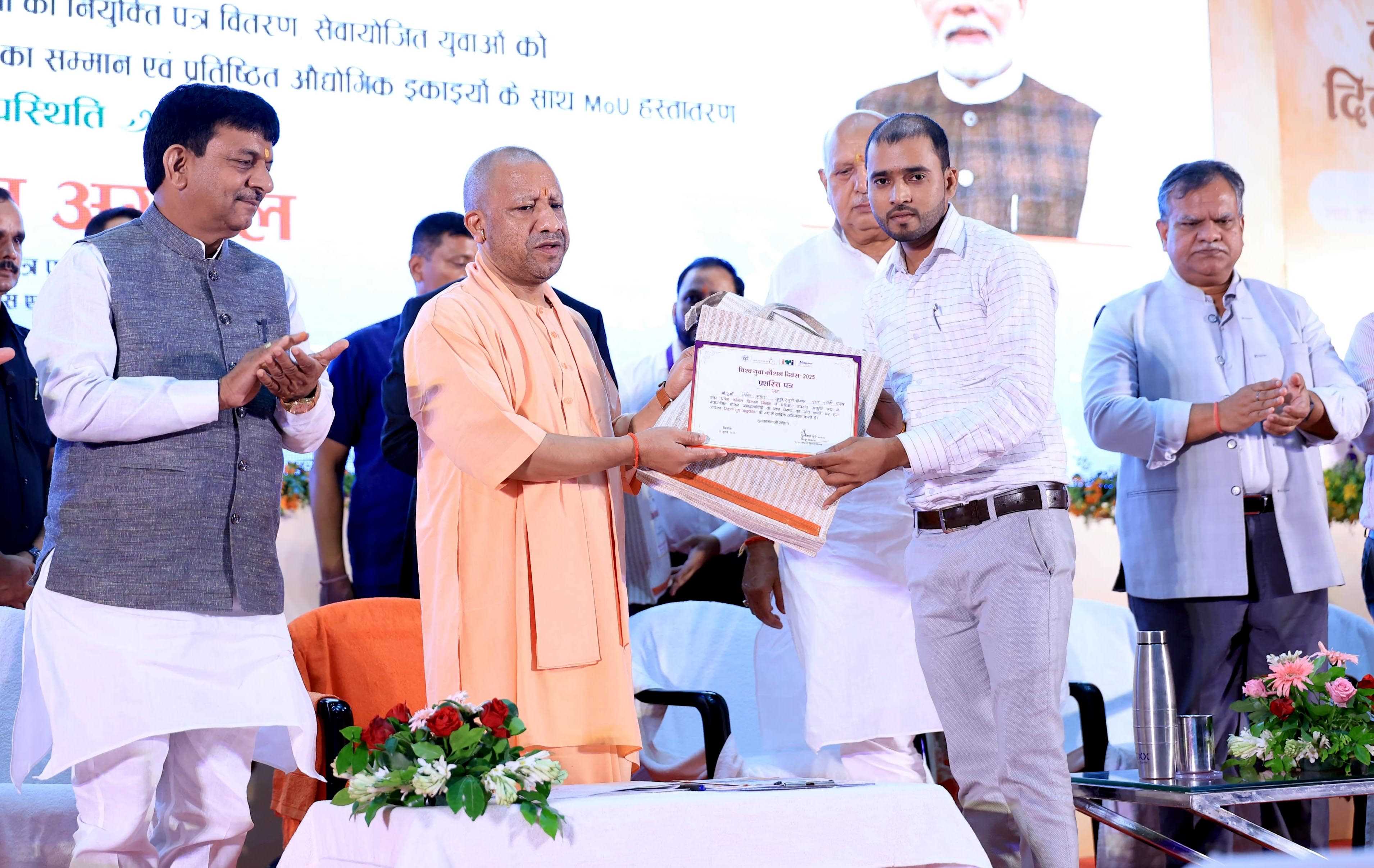 Hon'ble Chief Minister Yogi Adityanath ji felicitating the beneficiaries who received training from Uttar Pradesh Skill Development Mission on the occasion of World Youth Skills Day at Indira Gandhi Pratishthan, Gomti Nagar, Lucknow on July 15, 2025.